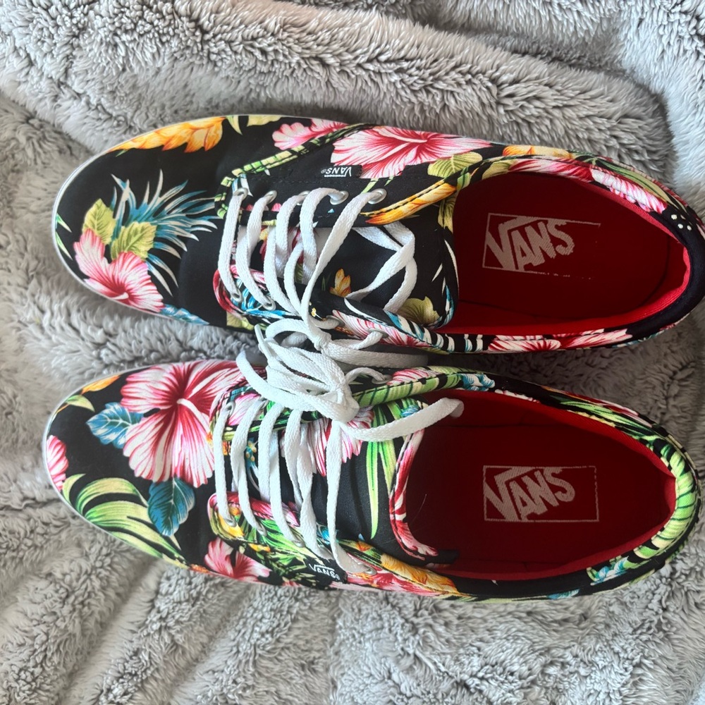 Vans Women's Tropical Floral Sneakers - Black and Pink